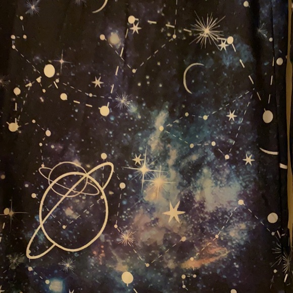 Beautiful and striking galaxy and star tunic. S. - Picture 3 of 5